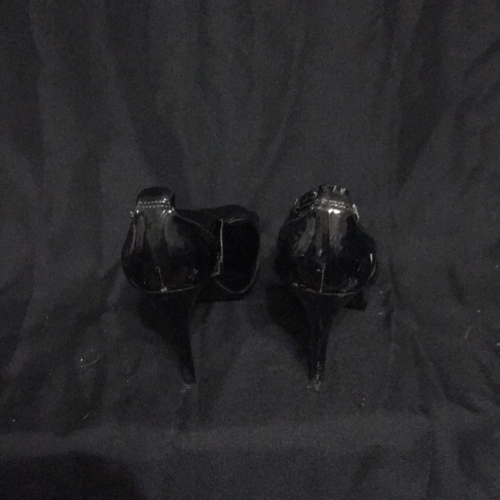 Guess - Picture 4 of 5